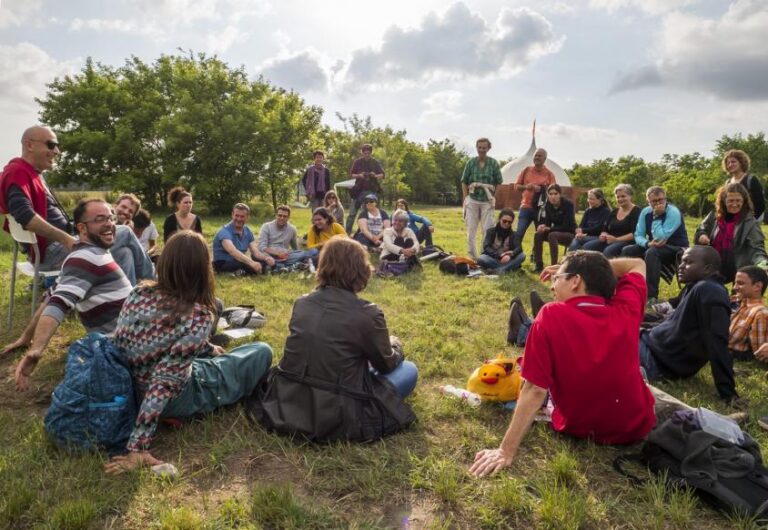 Comunidades no violentas Roerto Kohanoff